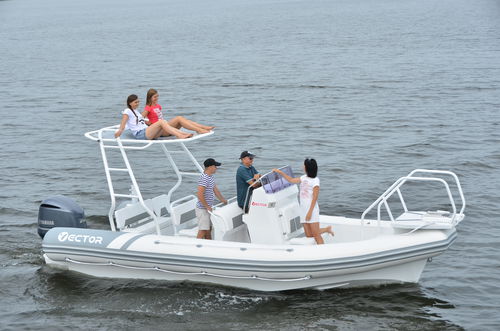 Gommone fuoribordo - RIB 650 - Vector Inflatables - RIB / con console centrale / da immersione