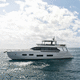 motor-yacht da crociera / da crociera d'altura / con fly / con doppio ponte a terrazza