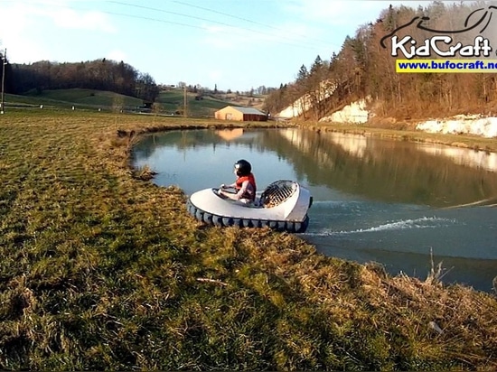 Nuovo hovercraft per i capretti