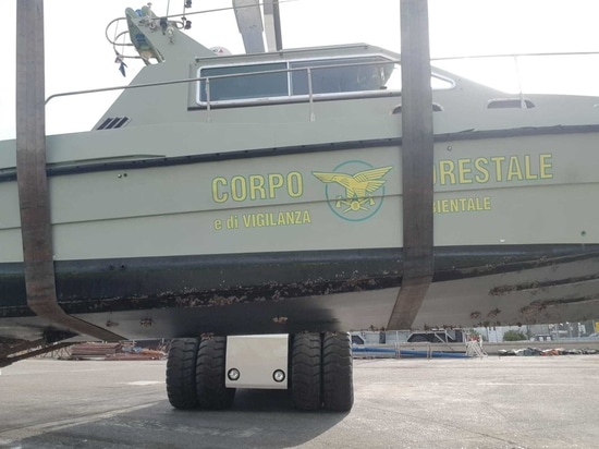 Appena consegnato un bilancino ad 'H' con portata di Ton. 20 al Cantiere Nautico Marina di Sant'Elmo.