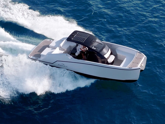AUREA 30 OPEN CATAMARANO A MOTORE