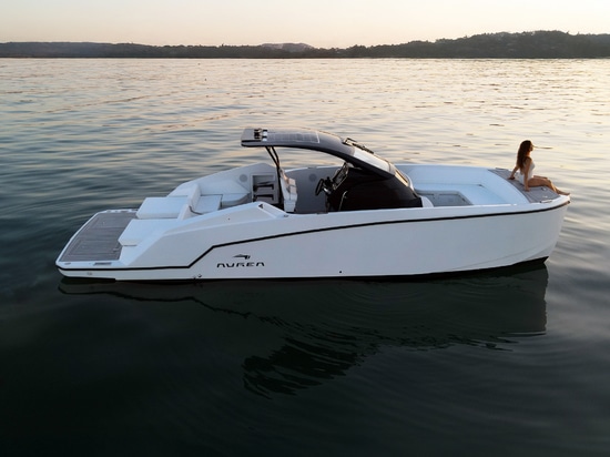AUREA 30 OPEN CATAMARANO A MOTORE