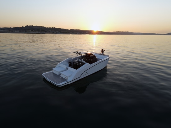 AUREA 30 OPEN CATAMARANO A MOTORE