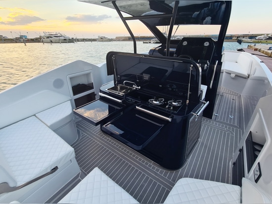 AUREA 30 OPEN CATAMARANO A MOTORE