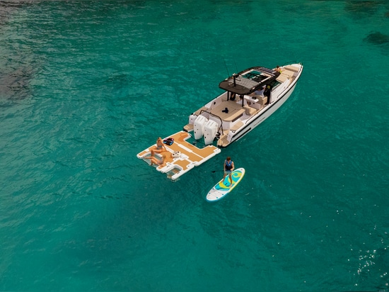 Spinera Boating Doppio fuoribordo con pontile e gradini e seduta