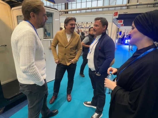 Aydın Acar Yacht Glass visita METSTRADE 2025 per rafforzare i legami con l'industria