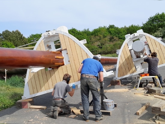 Artigianato tradizionale: Woodspars restaura il sartiame del tre alberi "Le Français"