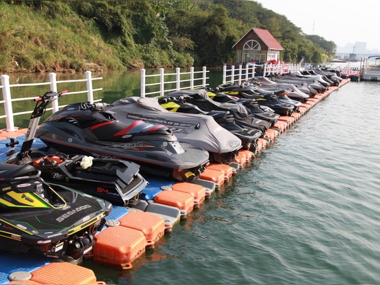 Spiegazione del peso delle moto d'acqua: Quanto pesa una moto d'acqua?