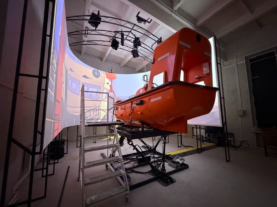 La nostra azienda ha sviluppato un simulatore di imbarcazione di salvataggio/soccorso veloce RB/FRBS-A (missione completa, su piattaforma 6 dof)