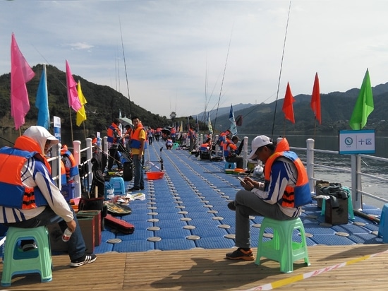 Galleggianti modulari, massima efficienza: Piattaforme di pesca chiavi in mano